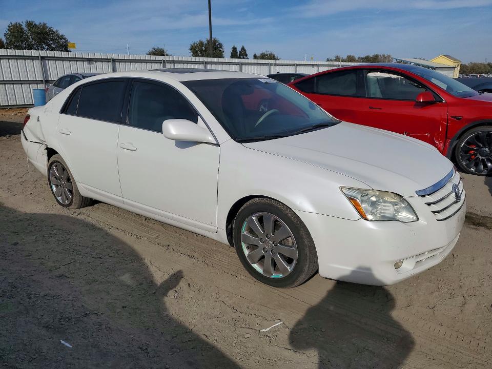Photo 4 from auction – 2005 TOYOTA AVALON with VIN 4T1BK36B25U019478