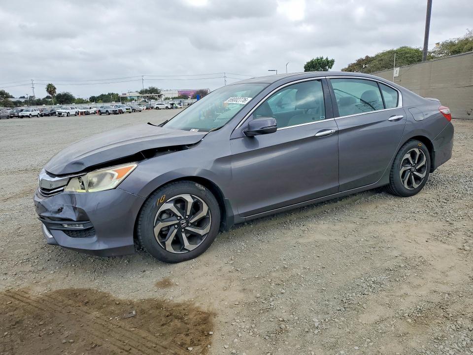 Снимка 1 от търг – 2017 HONDA ACCORD с VIN 1HGCR2F80HA069404