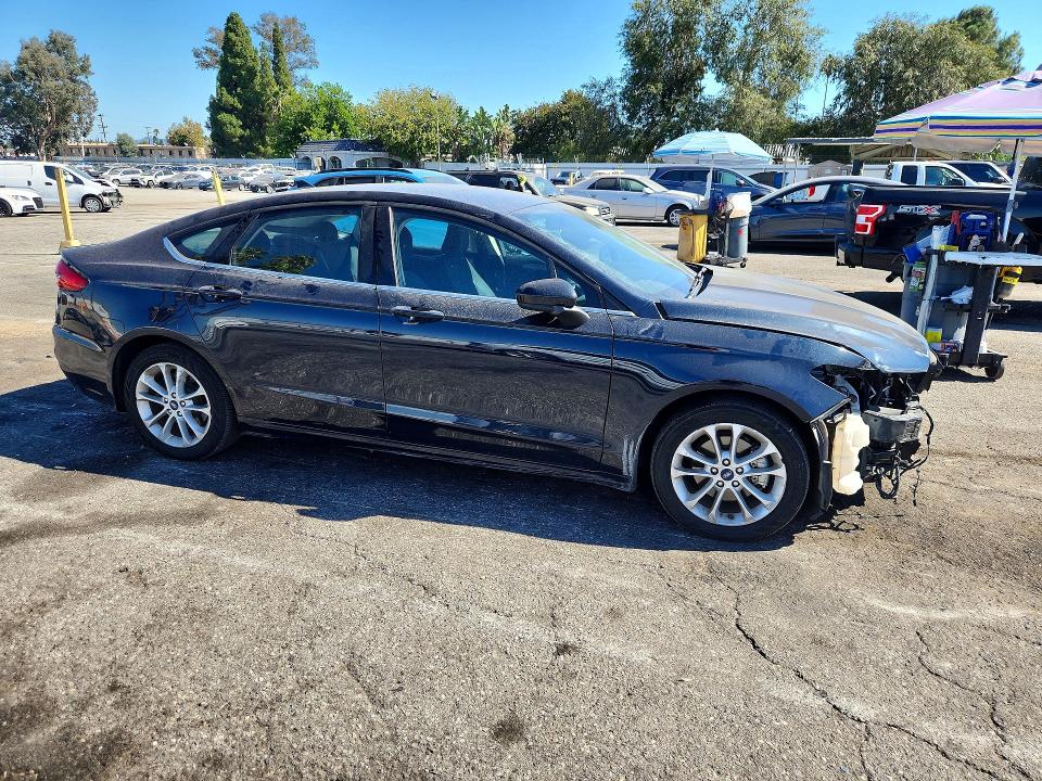 Photo 4 from auction – 2020 FORD FUSION with VIN 3FA6P0LU6LR114082