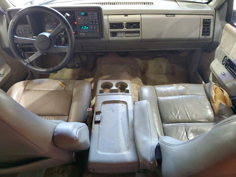 Photo 8 from auction – 1994 GMC SUBURBAN with VIN 1GKEC16KXRJ733468
