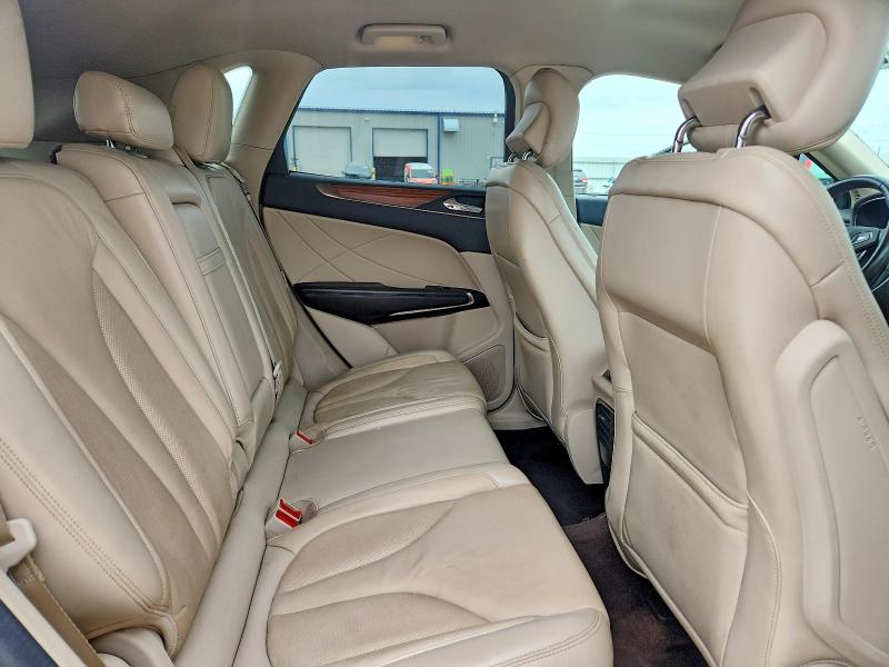 Photo 11 from auction – 2019 LINCOLN MKC with VIN 5LMCJ2C9XKUL03629