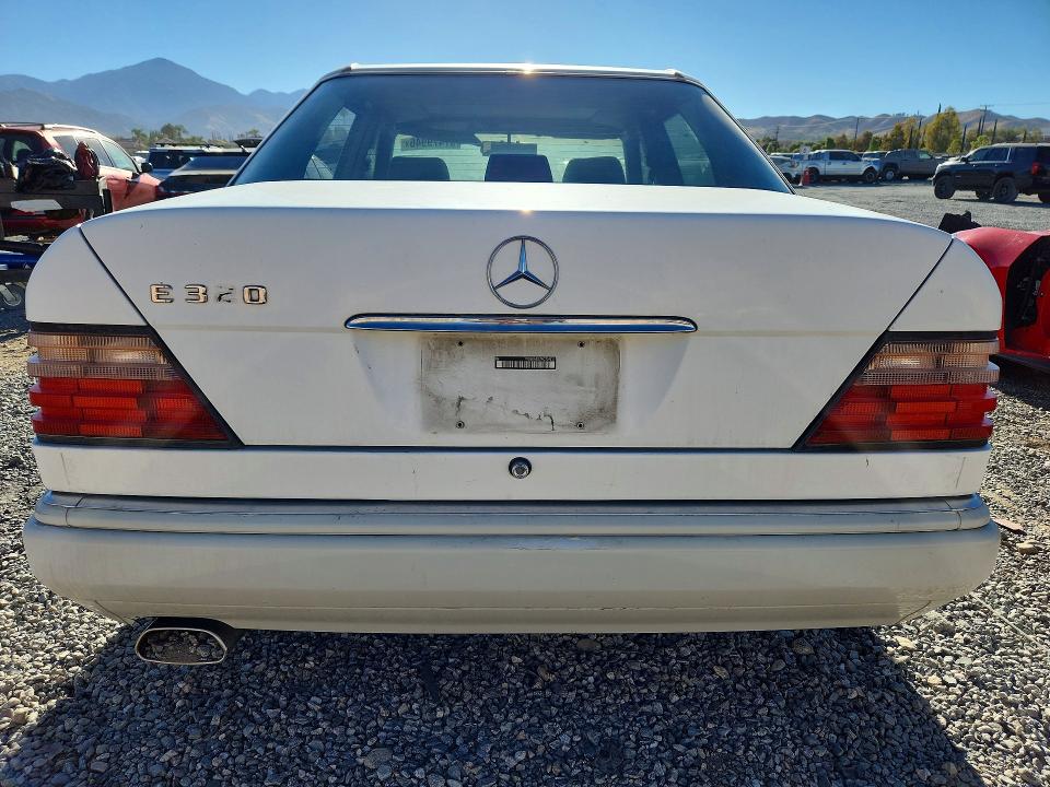 Photo 6 from auction – 1994 MERCEDES-BENZ E with VIN WDBEA32E1RC104813