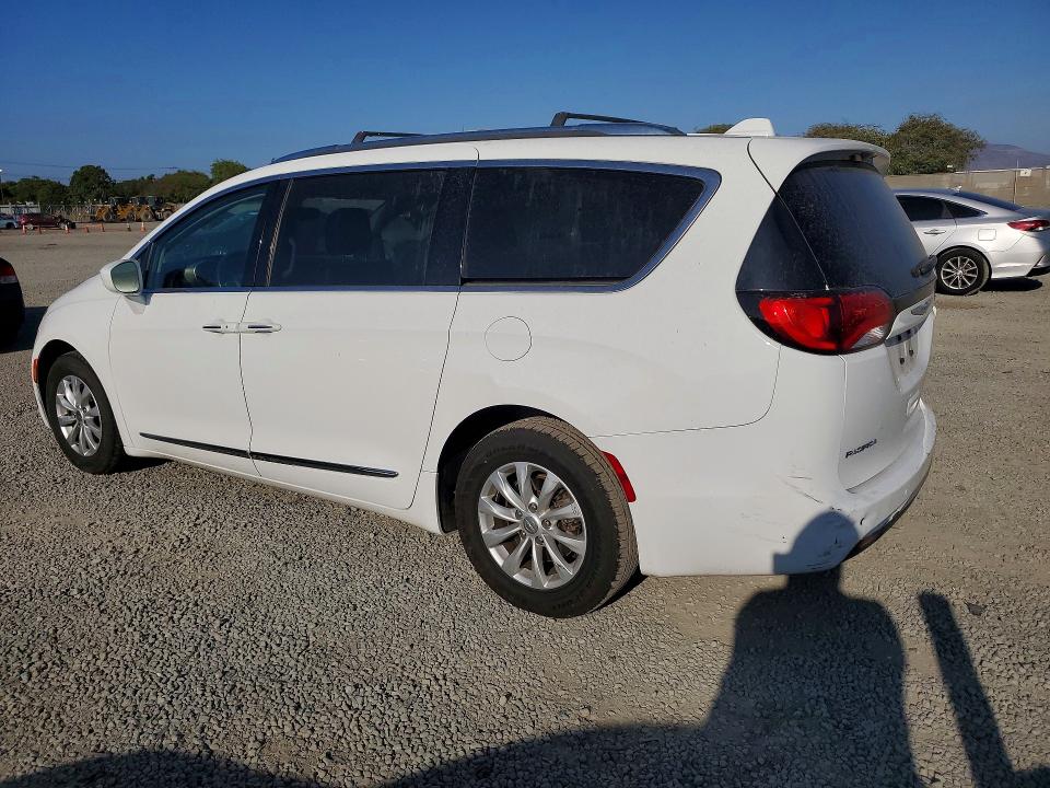 Photo 2 from auction – 2019 CHRYSLER PACIFICA with VIN 2C4RC1BG1KR560889