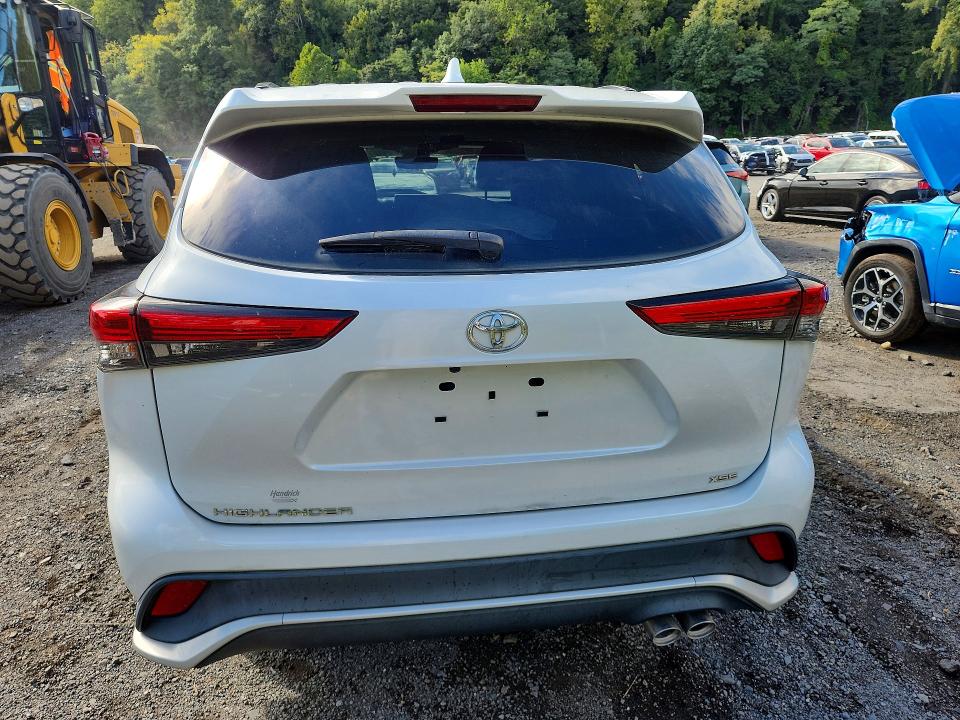 Foto 6 de la subasta – 2022 TOYOTA HIGHLANDER con VIN 5TDLZRAH3NS101288