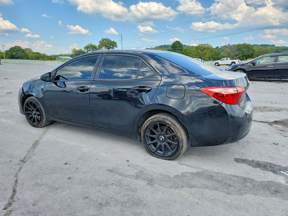 Photo 2 from auction – 2018 TOYOTA COROLLA with VIN 5YFBURHE2JP811498