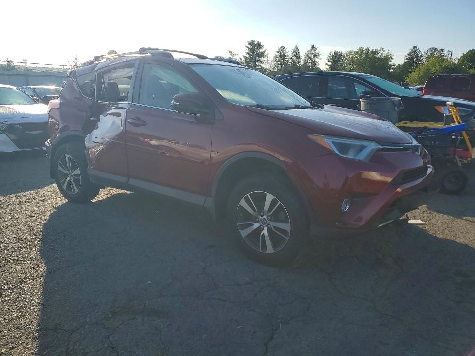 Zdjęcie 4 z aukcji – 2018 TOYOTA RAV4 z VIN JTMRFREV5JD238077