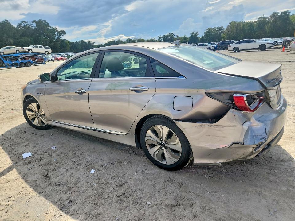 Фото 2 с аукциона – 2013 HYUNDAI SONATA с VIN KMHEC4A42DA094755