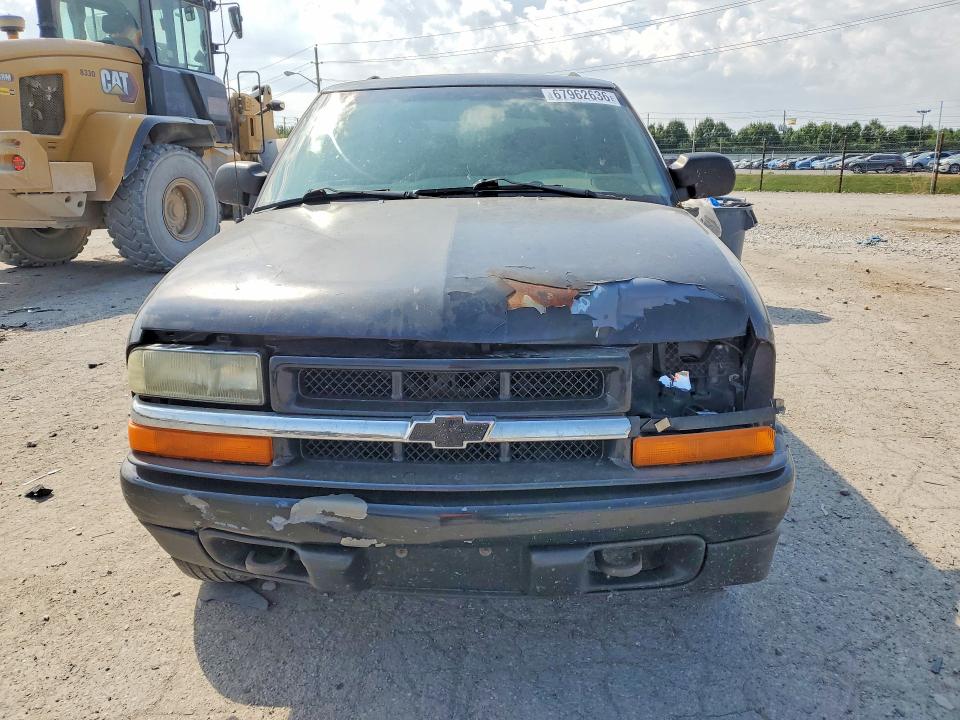 Photo 5 from auction – 2002 CHEVROLET BLAZER with VIN 1GNCT18W42K232618