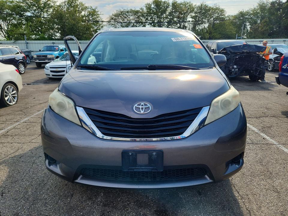 Photo 5 from auction – 2012 TOYOTA SIENNA with VIN 5TDKK3DC1CS241513