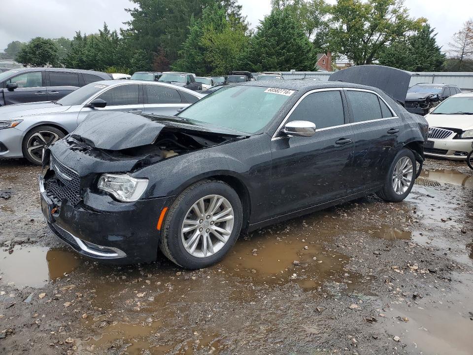 صورة رقم 1 من المزاد - 2017 CHRYSLER 300 مع VIN 2C3CCAAG1HH529815