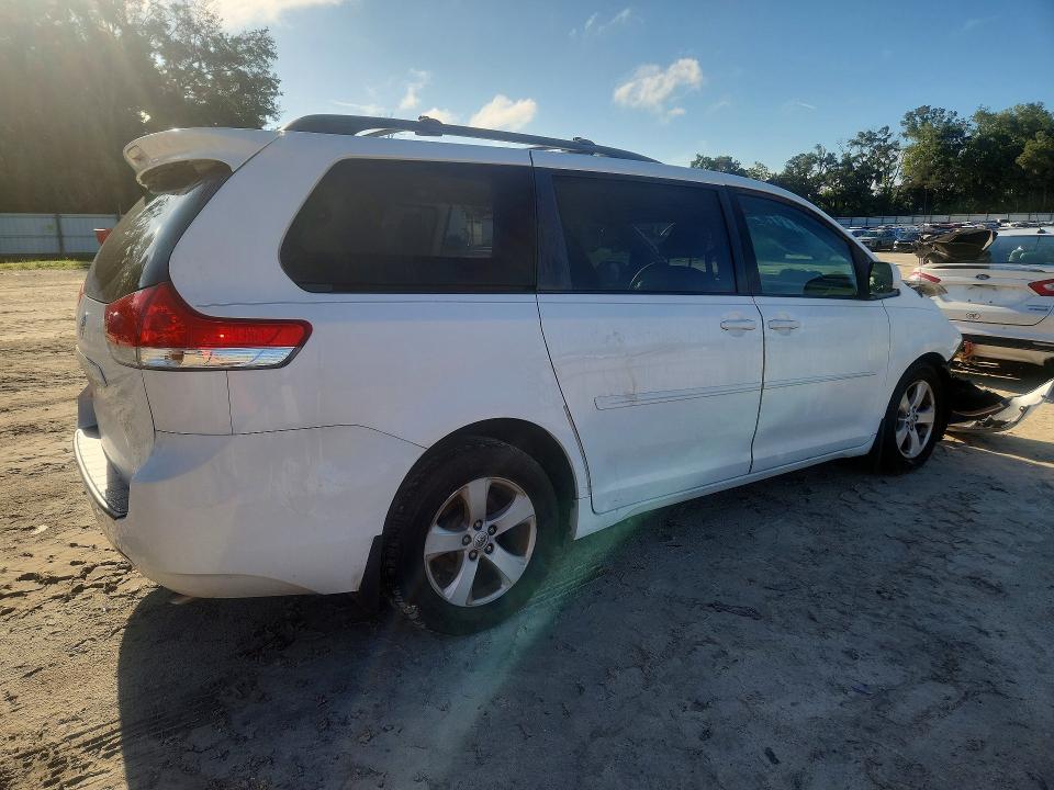Photo 3 from auction – 2013 TOYOTA SIENNA with VIN 5TDKK3DC0DS402273