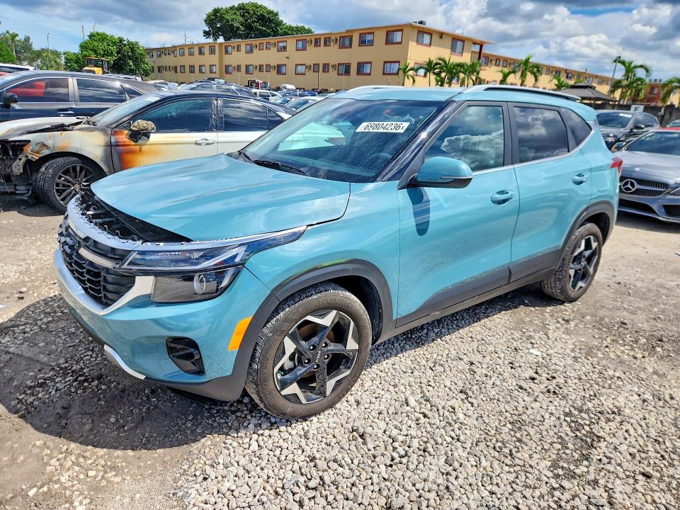 KIA SELTOS 2025 مع رقم تعريف المركبة KNDER2AA2S7731733 - صورة من المزاد