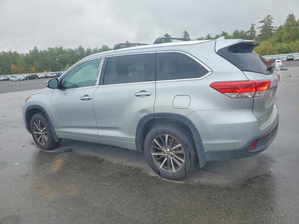Photo 2 from auction – 2018 TOYOTA HIGHLANDER with VIN 5TDJZRFHXJS499545