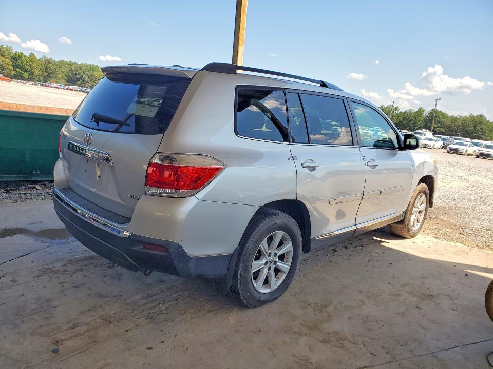 Photo 3 from auction – 2013 TOYOTA HIGHLANDER with VIN 5TDBK3EH1DS277116