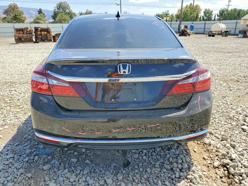 Photo 6 from auction – 2017 HONDA ACCORD with VIN JHMCR6F55HC024618