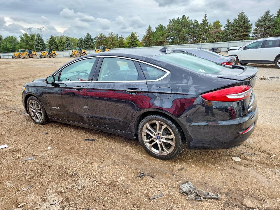 Photo 2 from auction – 2019 FORD FUSION with VIN 3FA6P0RU5KR105072