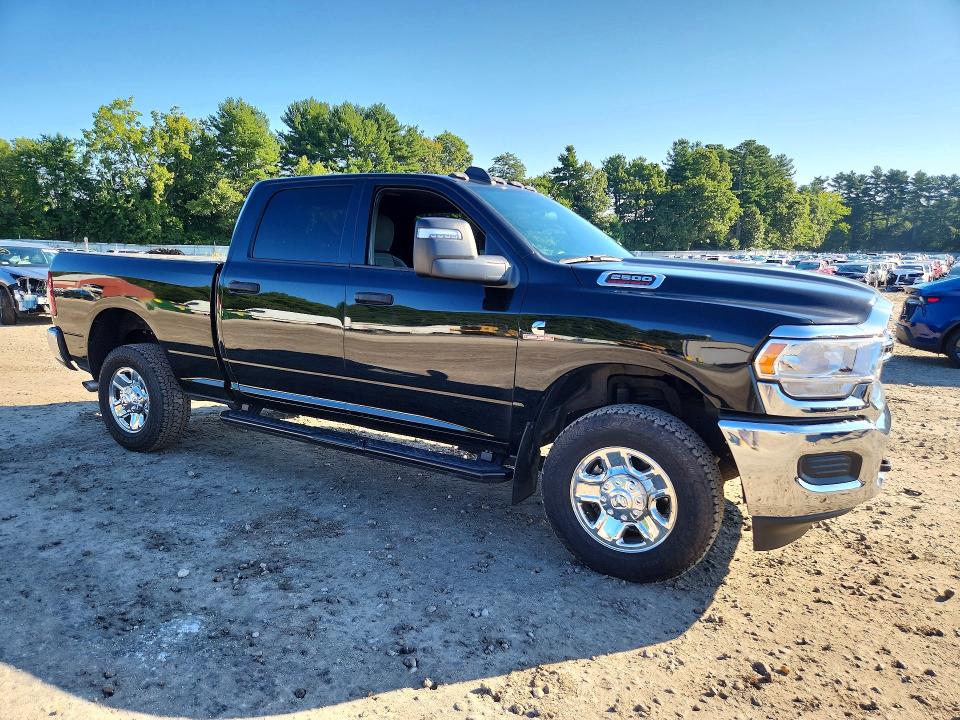 Foto 4 de la subasta – 2024 RAM 2500 con VIN 3C6UR5CL1RG327663