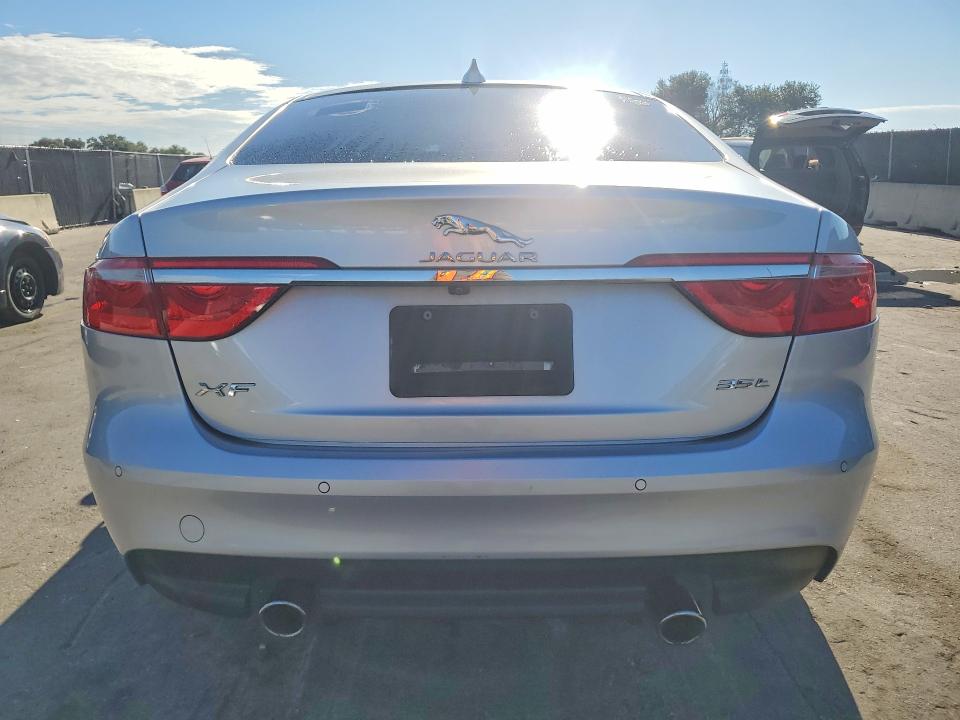 Photo 6 from auction – 2017 JAGUAR XF with VIN SAJBD4BVXHCY42479