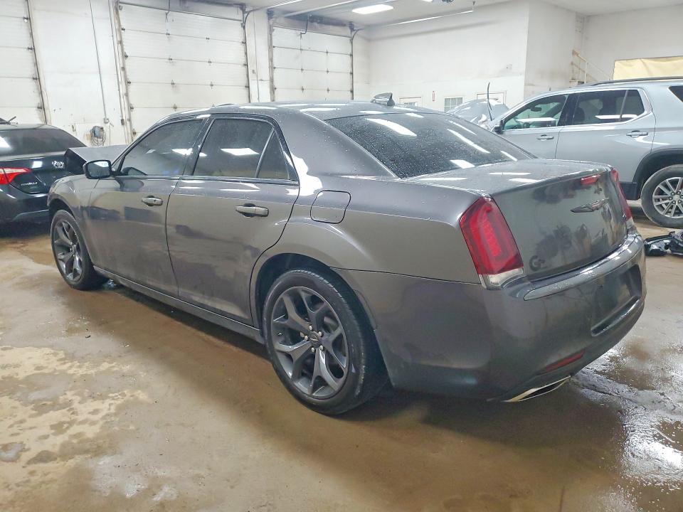 Фото 2 с аукциона – 2023 CHRYSLER 300 с VIN 2C3CCABG2PH569561