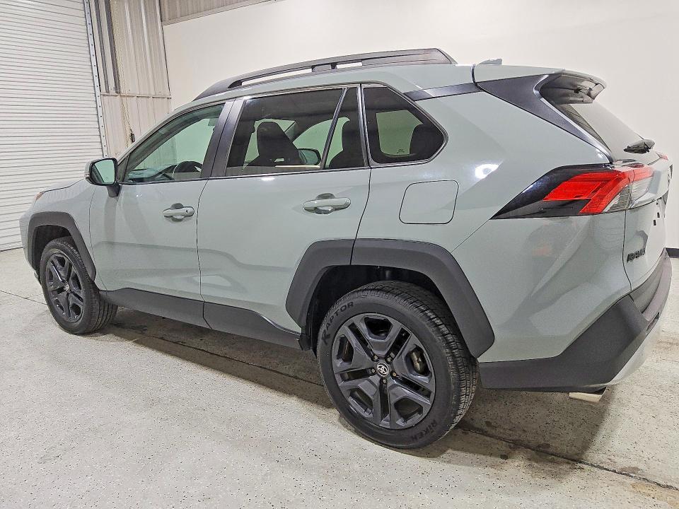 Photo 2 from auction – 2022 TOYOTA RAV4 with VIN 2T3J1RFV2NW256958