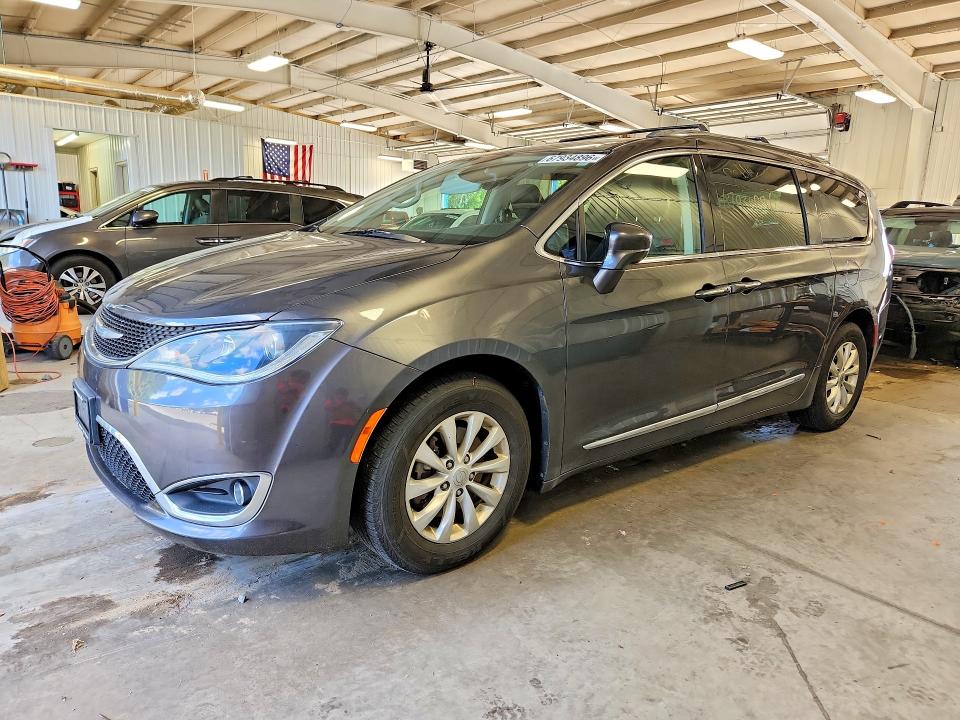 CHRYSLER PACIFICA 2018 with VIN 2C4RC1EG9JR154899 - Photo from auction