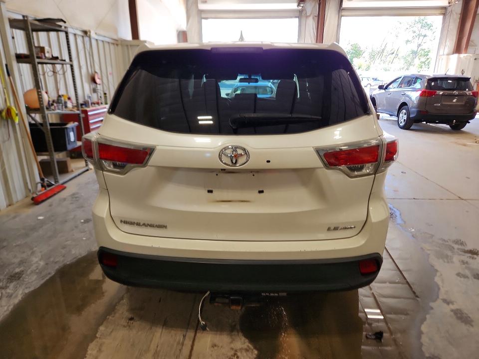 Photo 6 from auction – 2015 TOYOTA HIGHLANDER with VIN 5TDBKRFH4FS106168