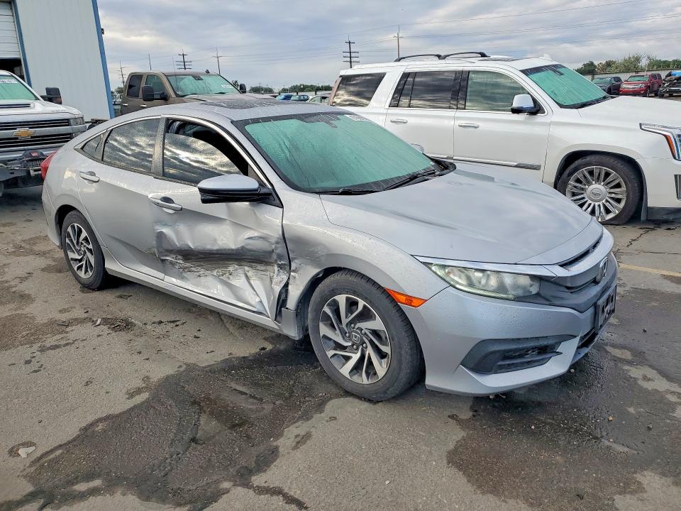 Photo 4 from auction – 2016 HONDA CIVIC with VIN 2HGFC2F76GH561182