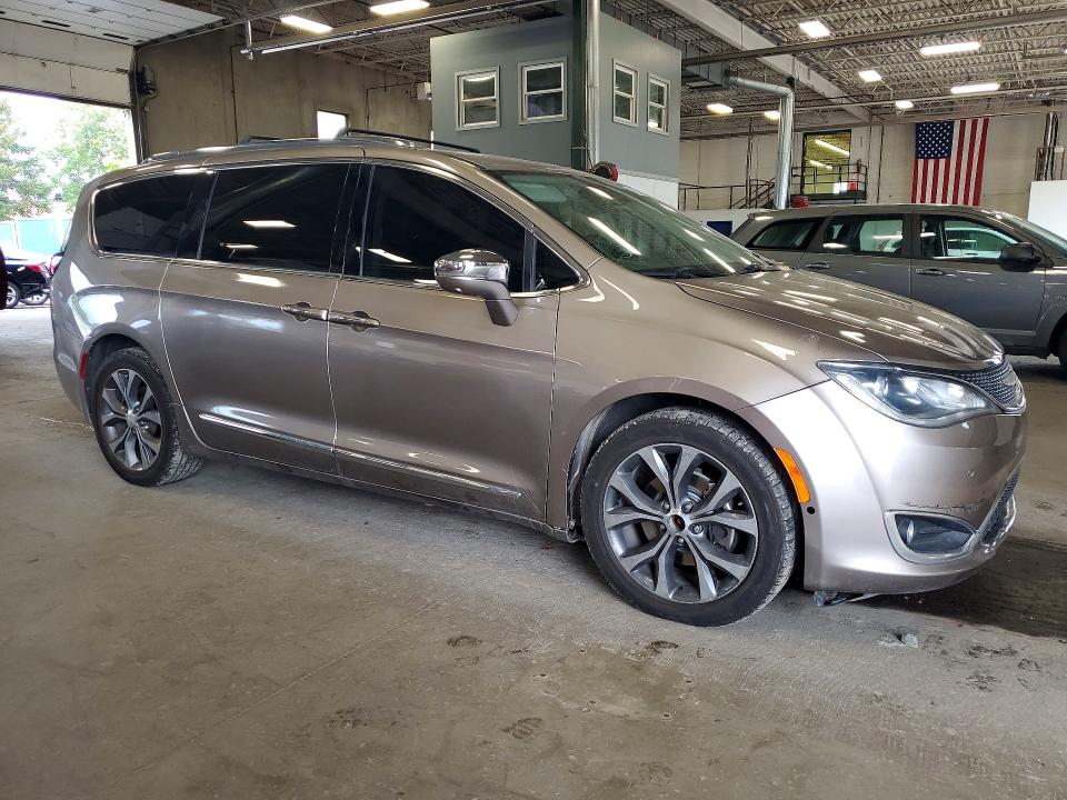Photo 4 from auction – 2017 CHRYSLER PACIFICA with VIN 2C4RC1GG2HR727536