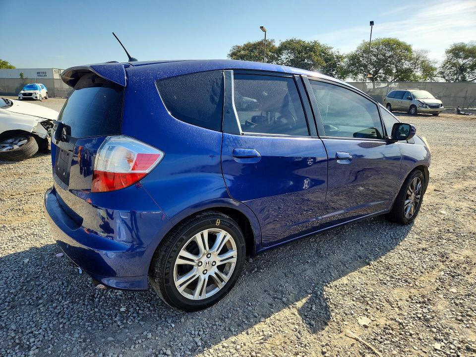Photo 3 from auction – 2011 HONDA FIT with VIN JHMGE8H59BC002604