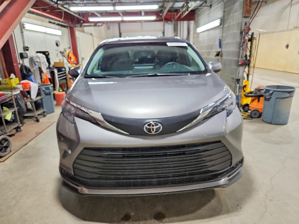 Снимка 5 от търг – 2026 TOYOTA SIENNA с VIN 5TDKSKFC1TS267598