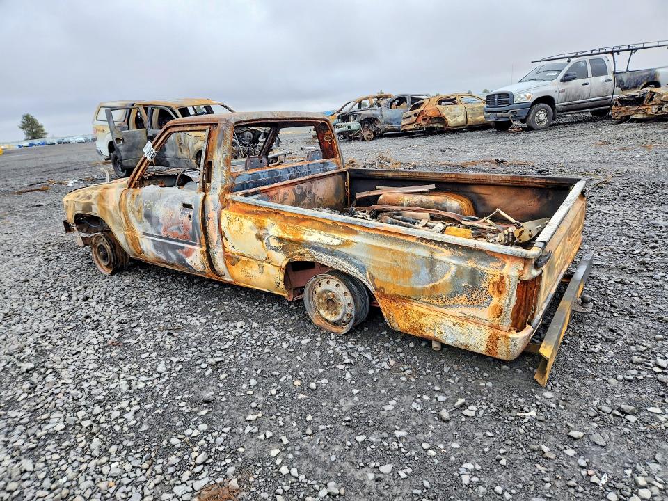 Photo 2 from auction – 1985 TOYOTA PICKUP with VIN JT4RN50R0F0061068