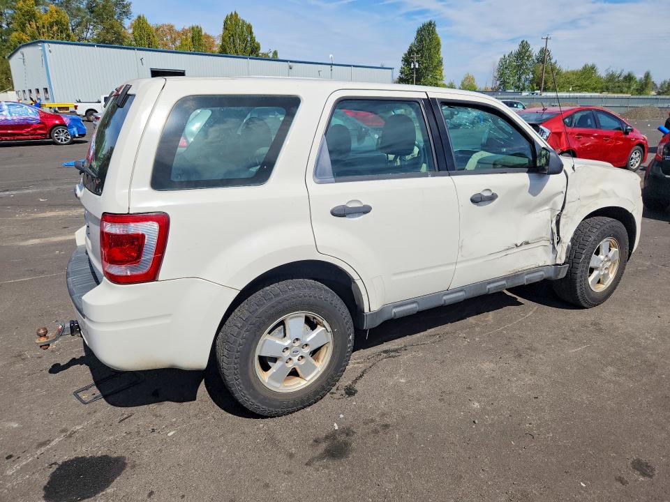 Photo 3 from auction – 2011 FORD ESCAPE with VIN 1FMCU9C75BKA22433