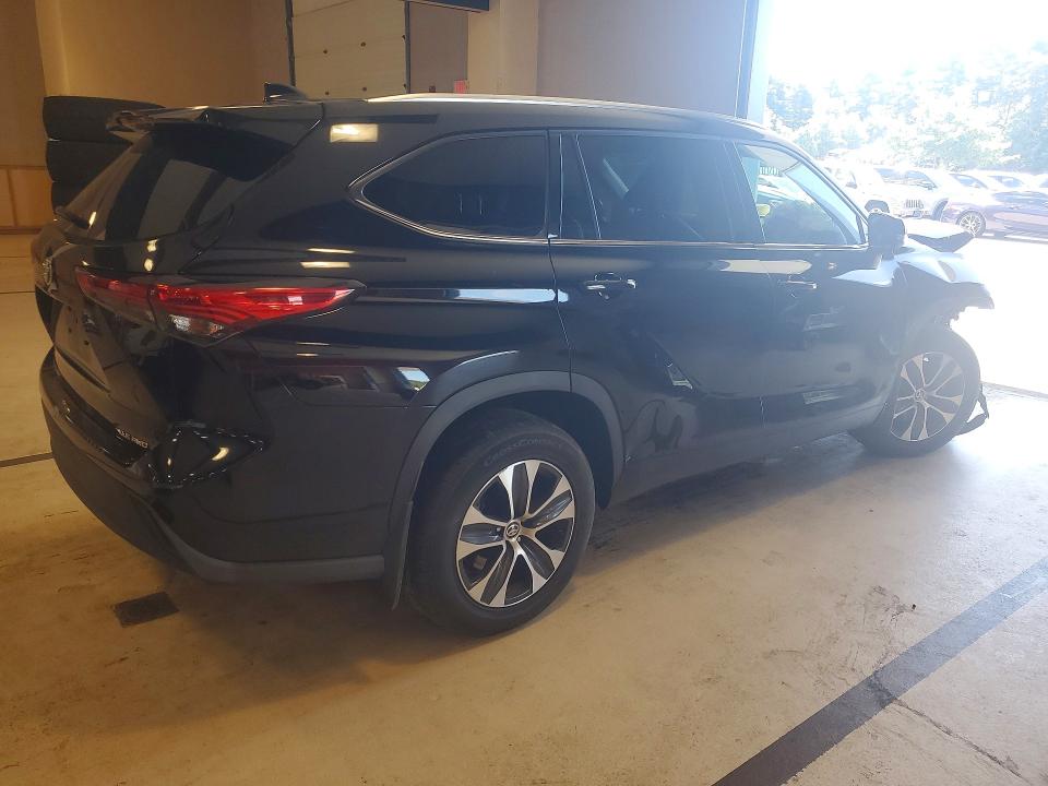 Снимка 3 от търг – 2020 TOYOTA HIGHLANDER с VIN 5TDGZRBH9LS033561