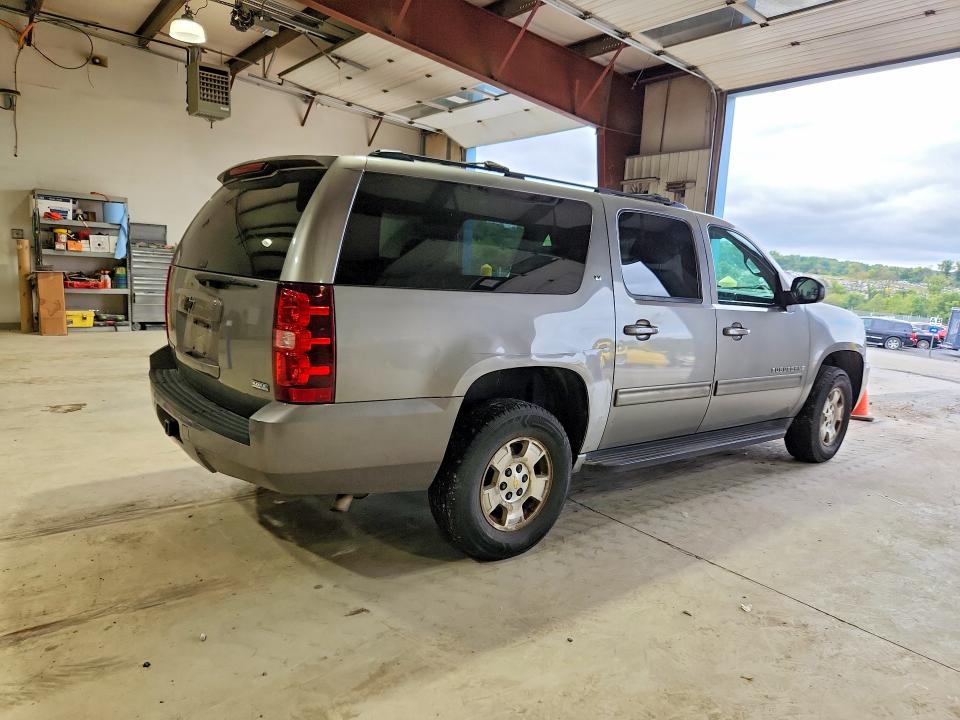 Photo 3 from auction – 2009 CHEVROLET SUBURBAN with VIN 1GNFK26379R270568