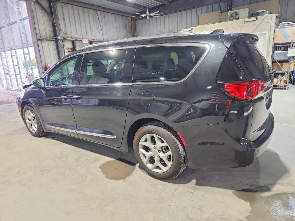 Фото 2 с аукциона – 2017 CHRYSLER PACIFICA с VIN 2C4RC1BG4HR510559