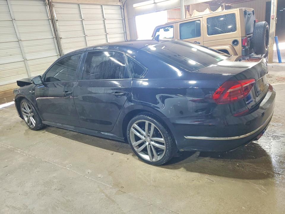 Снимка 2 от търг – 2018 VOLKSWAGEN PASSAT с VIN 1VWAA7A39JC035037