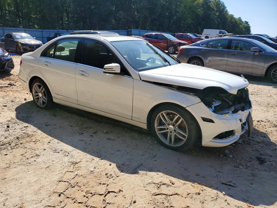 Photo 4 from auction – 2013 MERCEDES-BENZ C with VIN WDDGF8AB5DR264723