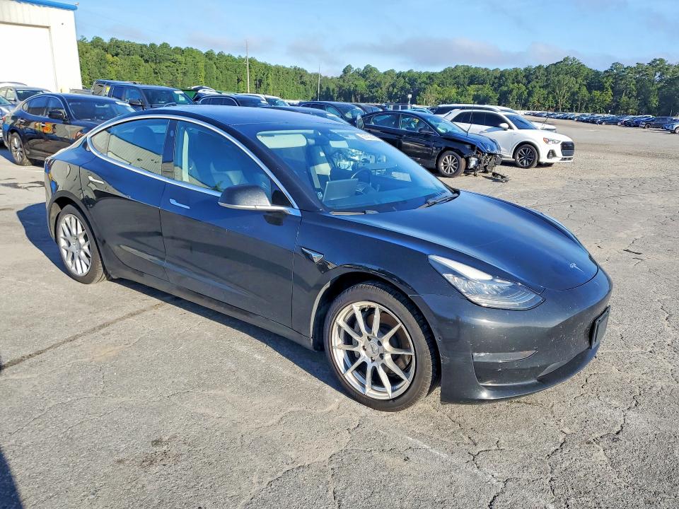 صورة رقم 4 من المزاد - 2018 TESLA MODEL 3 مع VIN 5YJ3E1EA3JF045894