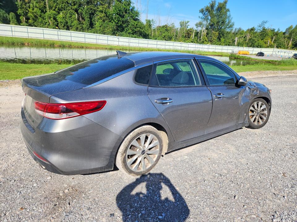 Снимка 3 от търг – 2018 KIA OPTIMA с VIN 5XXGT4L35JG264480