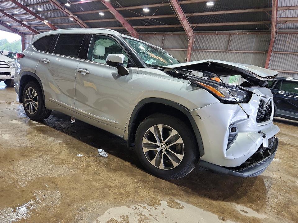 Photo 4 from auction – 2020 TOYOTA HIGHLANDER with VIN 5TDGZRAH3LS502029