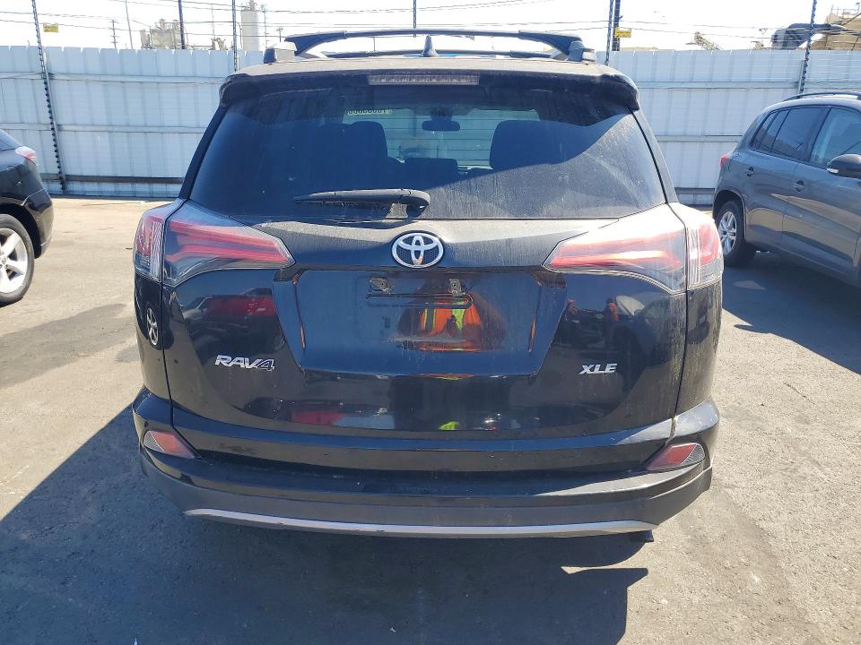 Photo 6 from auction – 2018 TOYOTA RAV4 with VIN 2T3WFREV5JW479787
