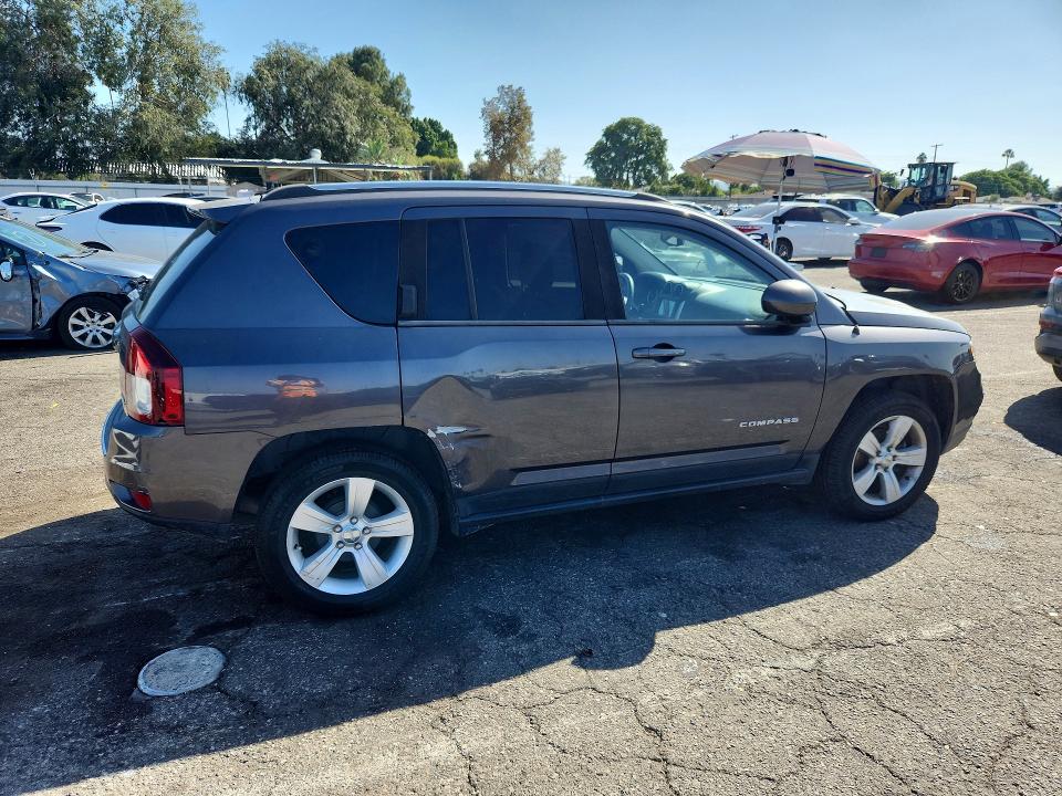 Foto 3 de la subasta – 2015 JEEP COMPASS con VIN 1C4NJCEA3FD149851