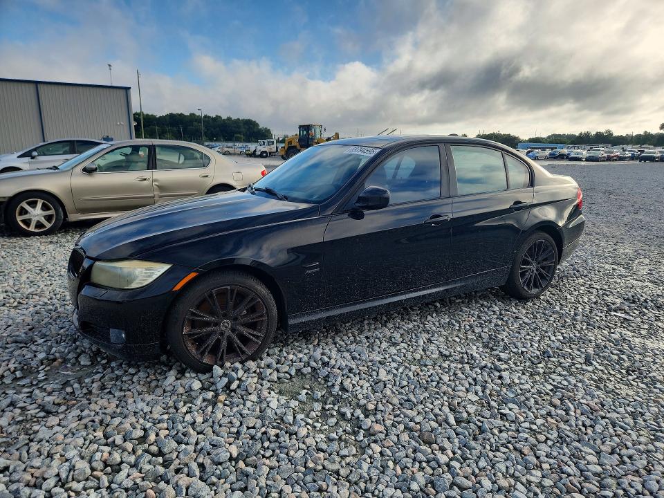 BMW 328 2010 مع رقم تعريف المركبة WBAPK5C55AA646995 - صورة من المزاد