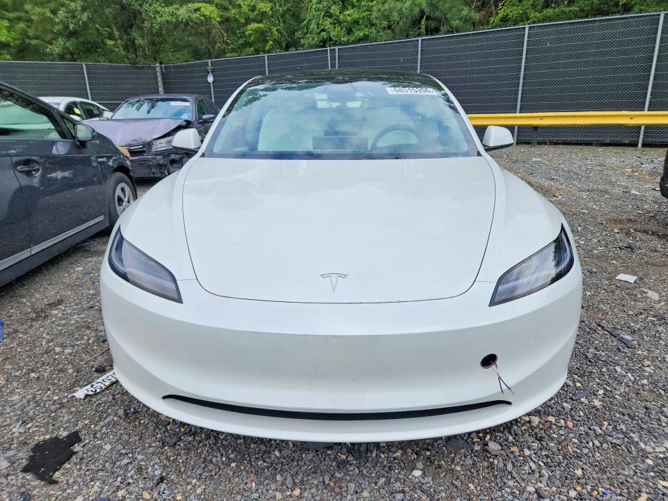 Снимка 5 от търг – 2025 TESLA MODEL 3 с VIN 5YJ3E1EA3SF966823