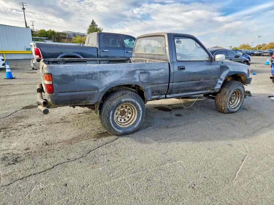 Photo 3 from auction – 1992 TOYOTA PICKUP with VIN JT4RN01P9N0034076