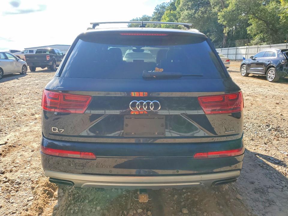 Снимка 6 от търг – 2017 AUDI Q7 с VIN WA1AHAF78HD051669