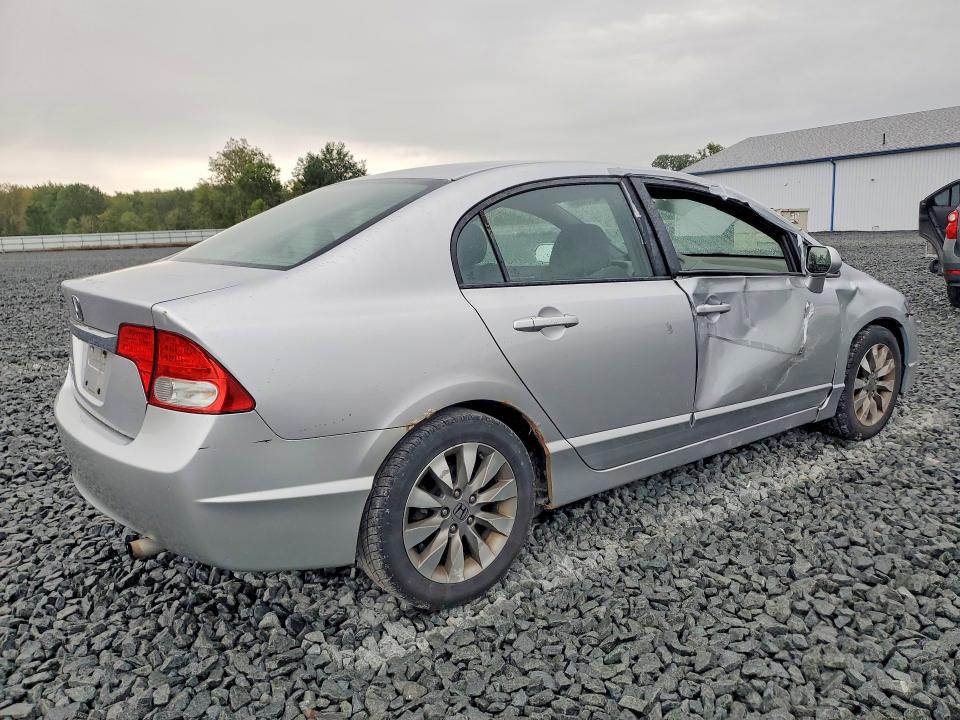 Снимка 3 от търг – 2010 HONDA CIVIC с VIN 19XFA1F82AE020317