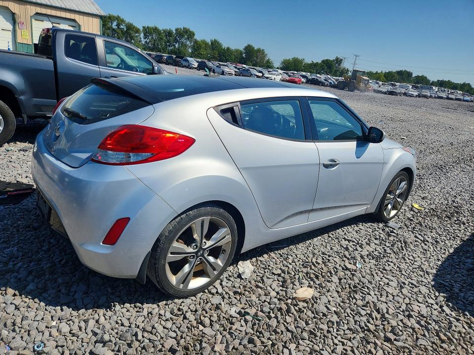 Photo 3 from auction – 2017 HYUNDAI VELOSTER with VIN KMHTC6ADXHU316658
