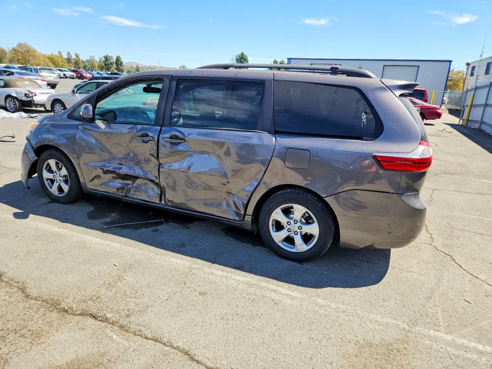 Photo 2 from auction – 2015 TOYOTA SIENNA with VIN 5TDKK3DCXFS547470