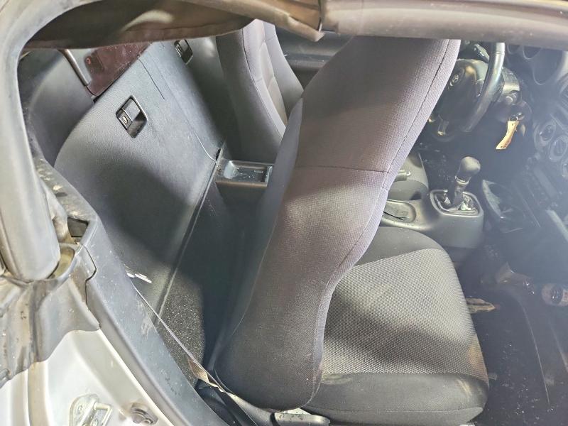 Photo 10 from auction – 2001 TOYOTA MR2 with VIN JTDFR320610034718